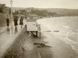 Wet Shore Road and Beach in 1928 - Ref: VS2053