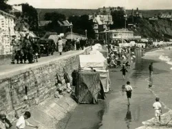 Shore Road and Beach in the 1930s - Ref: VS2018