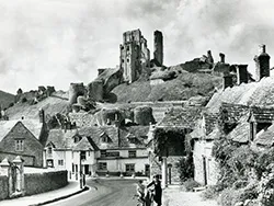 Click to view image Corfe Castle and the Greyhound Pub