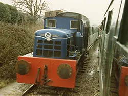 Diesel Train on the railway - Ref: VS2486