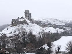 Corfe Castle in the Snow - Ref: VS1439
