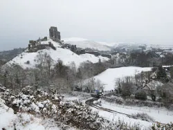 Corfe Castle and Village in the snow - Ref: VS1844
