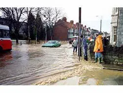 Click to view image Church Hill and Kings Road floods in 1990