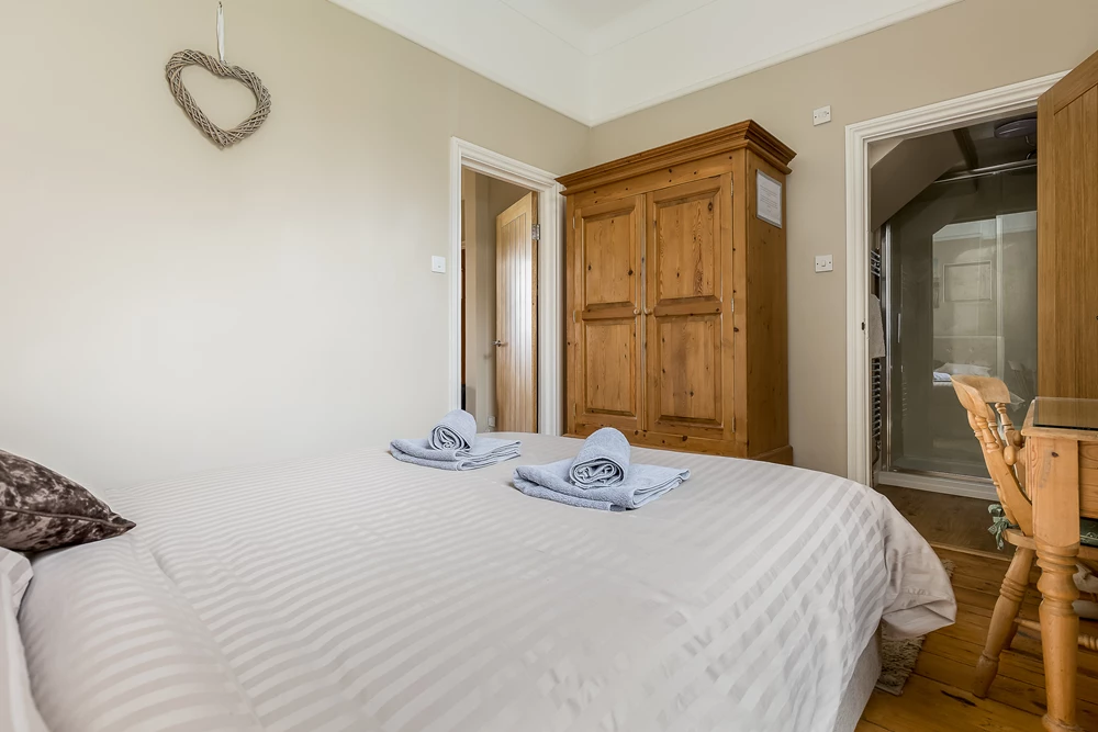 Click to view large photo 4