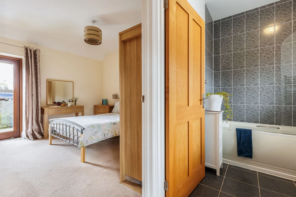 Click to view large photo 3