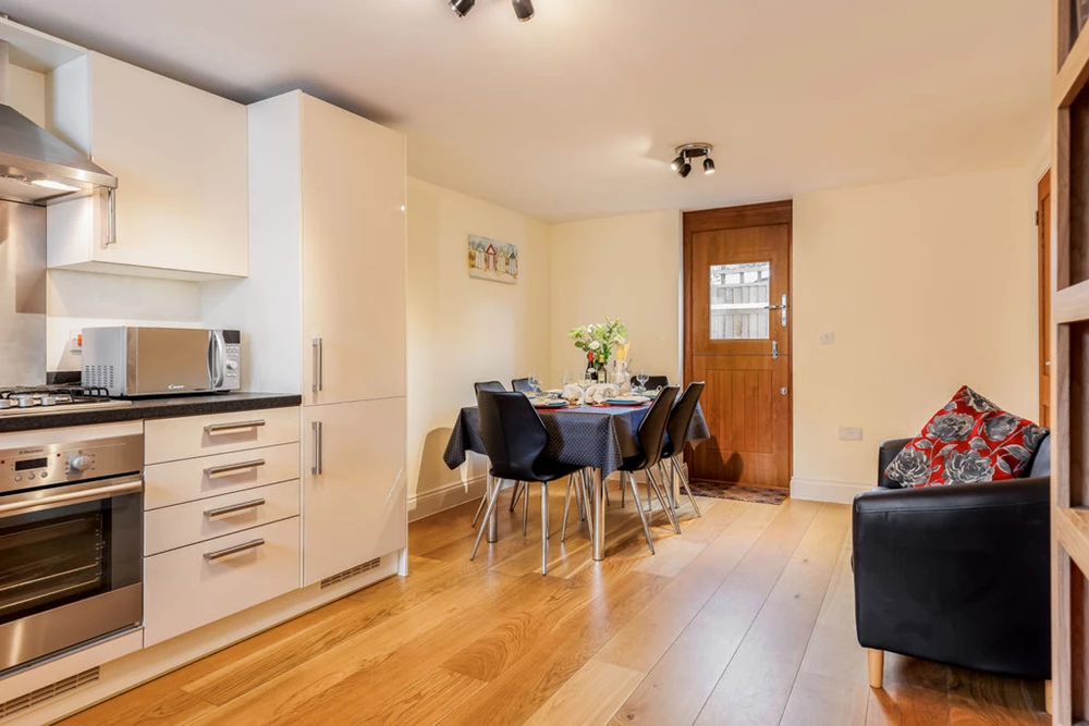 Click to view large photo 7