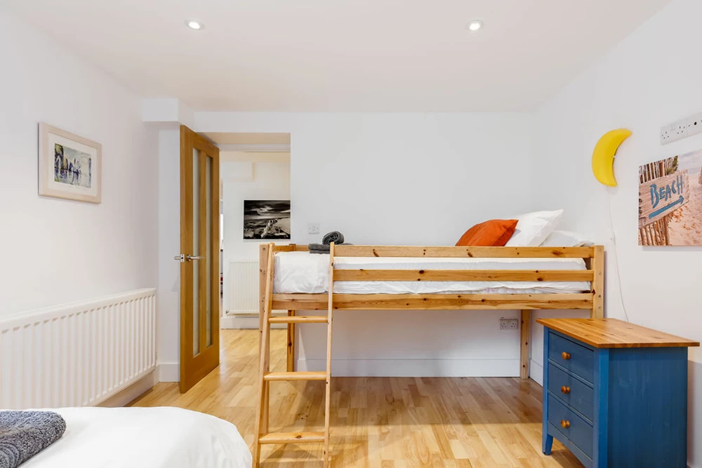 Click to view large photo 7