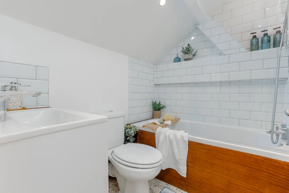 Click to view large photo 3