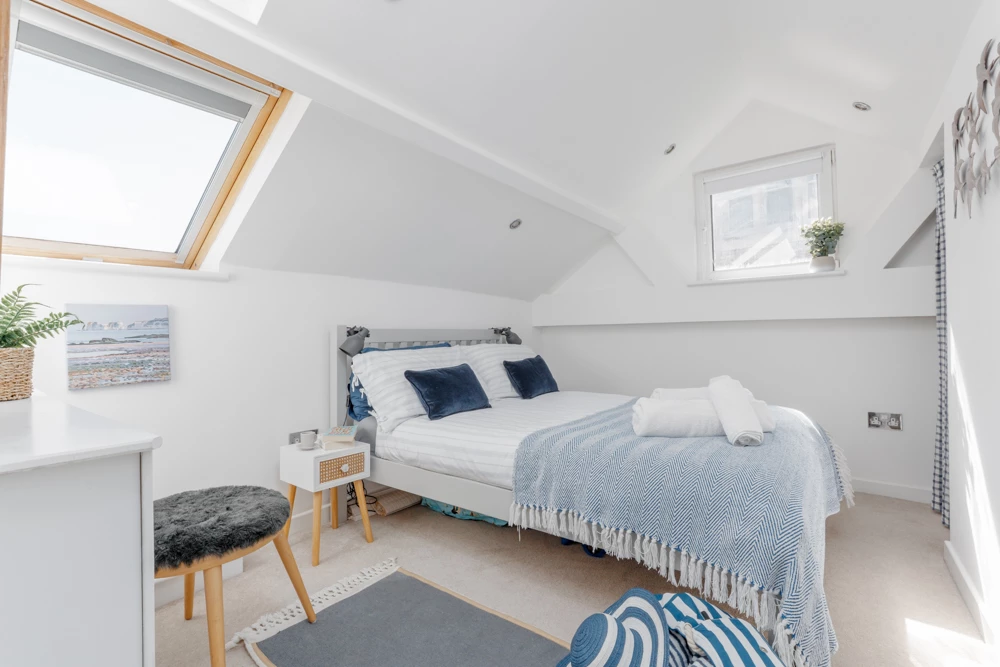 Click to view large photo 4