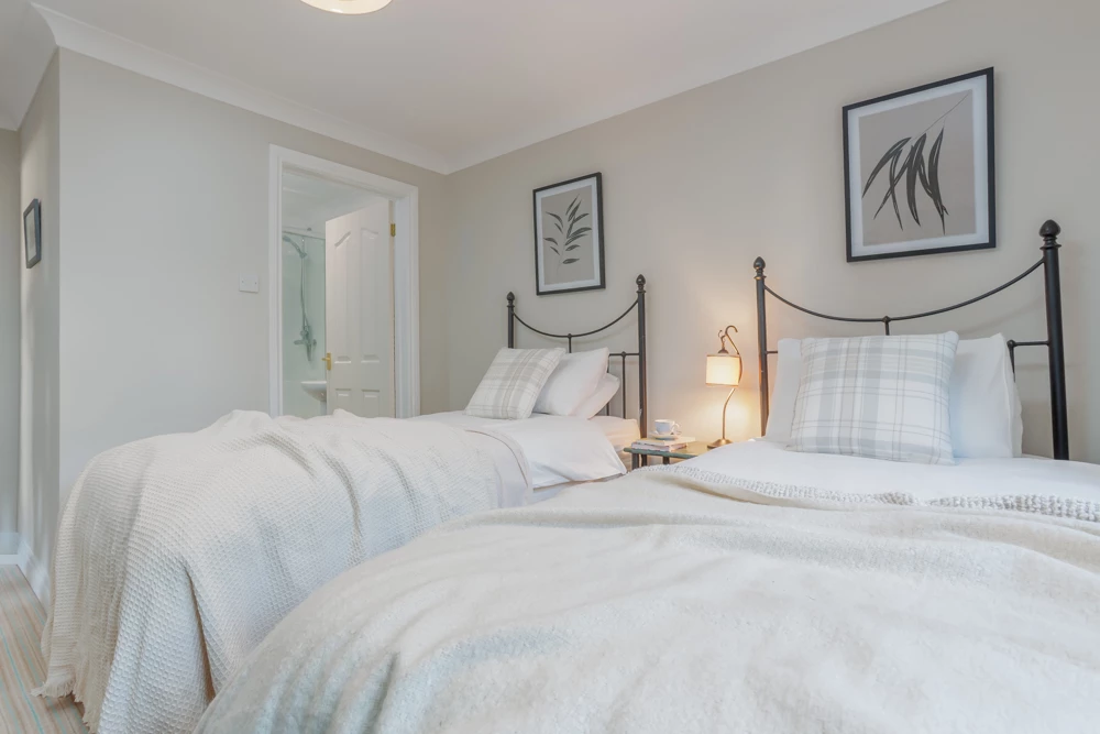 Click to view large photo 3