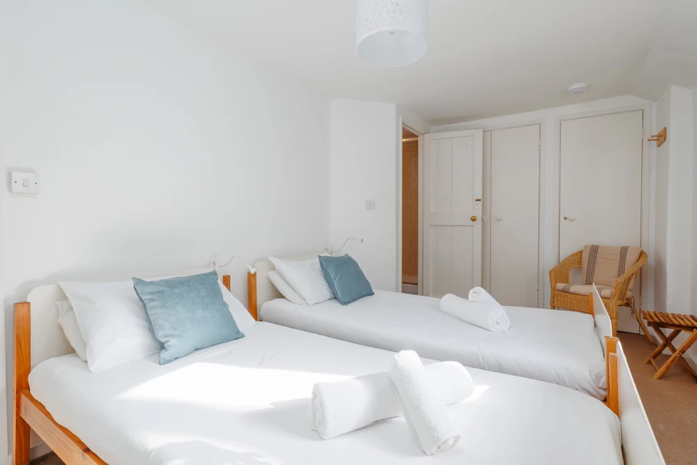 Click to view large photo 3