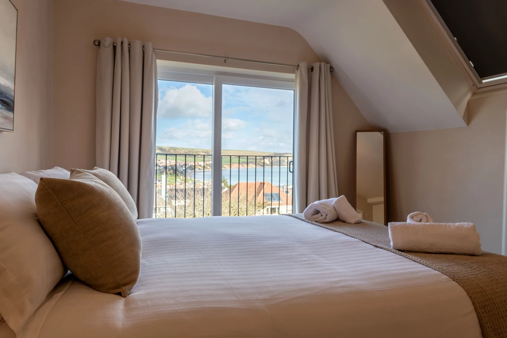 Click to view large photo 4