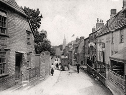 Click to view image Swanage High Street and the Black Swan Inn - 2304
