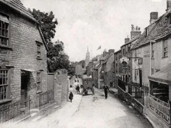 Swanage High Street and the Black Swan Inn - Ref: VS2304