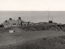 Click to view image Peveril point radio mast and hotel - 1989