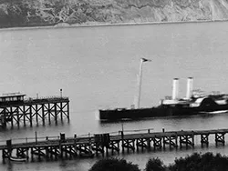 Click to view image Paddle Steamer at Swanage Pier