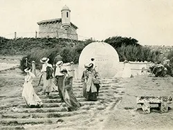 Edwardian Ladies at the Globe in Durlston 1908 - Ref: VS1945