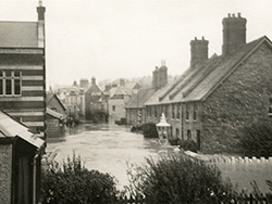 Kings Road East Floods in 1914 - Ref: VS2252