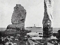 Old Harry Rocks and Paddle Steamer - Ref: VS2355