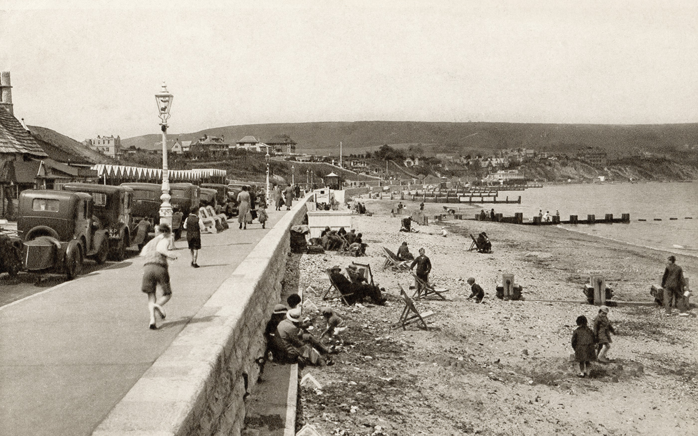 Shore Road and the beach in the 1930s
