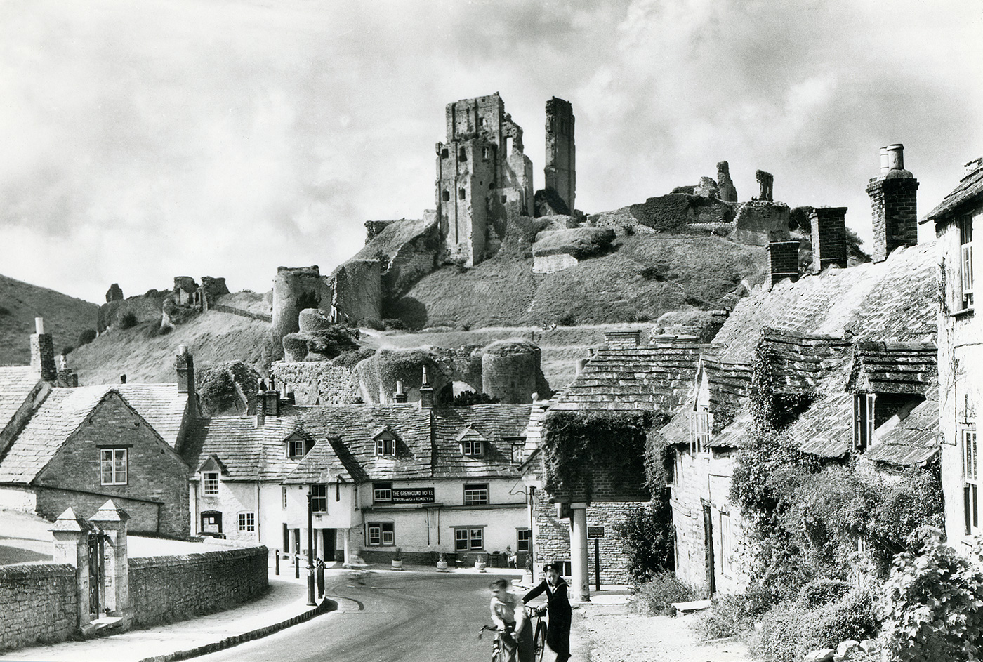 Corfe Castle and the Greyhound Pub