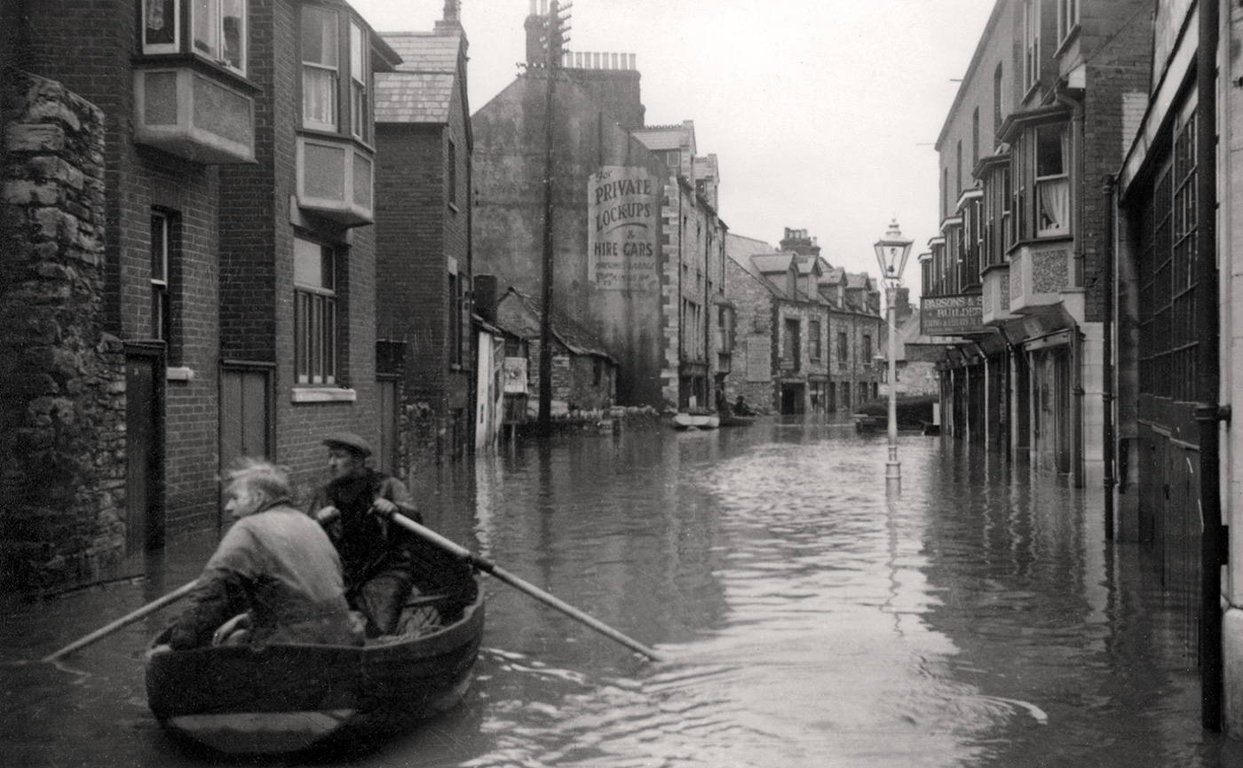 Flooded Kings Road East in 1951