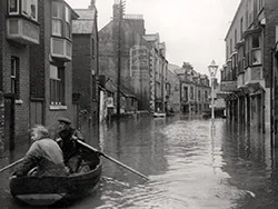 Flooded Kings Road East in 1951 - Ref: VS2197