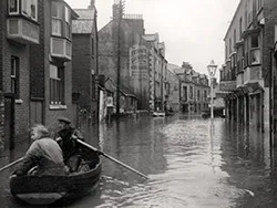 Click to view image Flooded Kings Road East in 1951