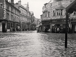 Flooded Town Square in 1951 - Ref: VS2198