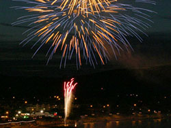 Click to view image 2004 Carnival Firework Display - 579