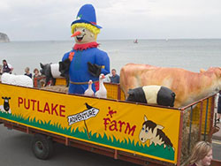 Click to view image Putlake Farm Float at the Carnival - 634