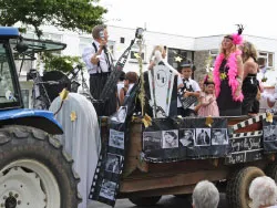 Click to view image Swanage Carnival