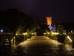 Click to view Corfe Castle entrance christmas illuminations