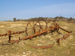 Click to view image Old farm machinery - 1681