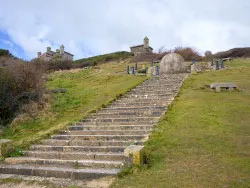 Steps to the Globe - Ref: VS1814