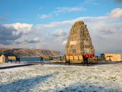 Swanage war memorial in the snow - Ref: VS1820