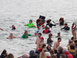 Click to view image Boxing day Swim