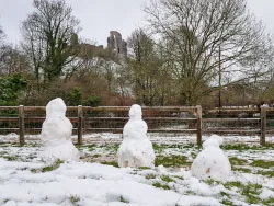 Click to view image Snowmen at Corfe Castle