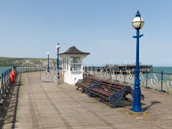 Click to view image Swanage Pier kiosk