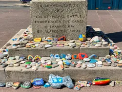 Click to view image Painted tributes at the King Alfred Memorial