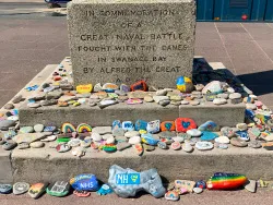 Painted tributes at the King Alfred Memorial - Ref: VS2105