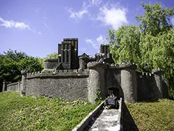 Corfe Castle Model Village Gatehouse and Bridge - Ref: VS2637