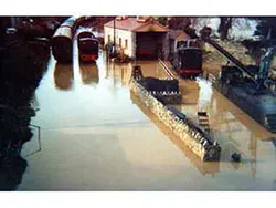 Click to view image Railway turntable underwater