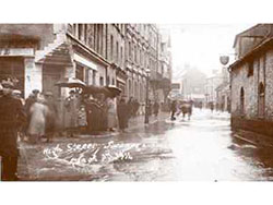 Click to view image High Street Floods in 1914 - 131