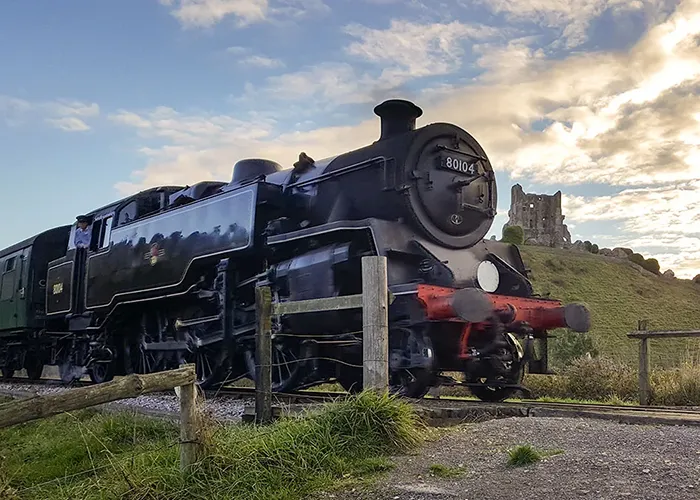 Train passing Corfe Castle